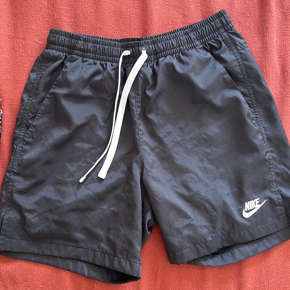 Nike Men’s Small Woven Flow Shorts - worn a few times - very comfy